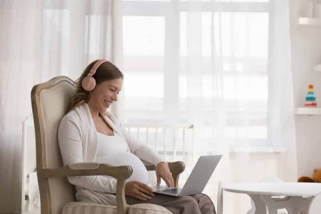 Pregnant woman working remotely.